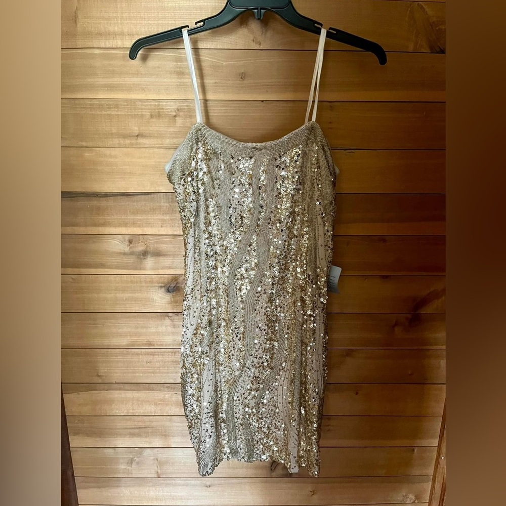 Large gold strapless dress